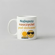 Kubek z uśmiechniętą buźką w okularach i napisem Najlepszy nauczyciel pod słońcem