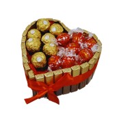 Torcik Serce MFL 1/2 na białym tle – Merci, Ferrero Rocher i Lindor z czerwoną kokardą