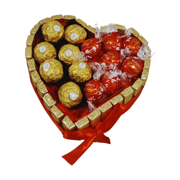 Torcik w kształcie serca z pralin Ferrero Rocher i Lindor – widok z góry