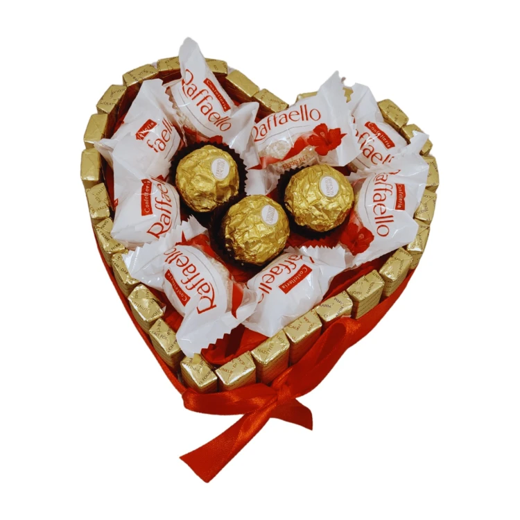 Torcik w kształcie serca z Raffaello i Ferrero Rocher – widok z góry