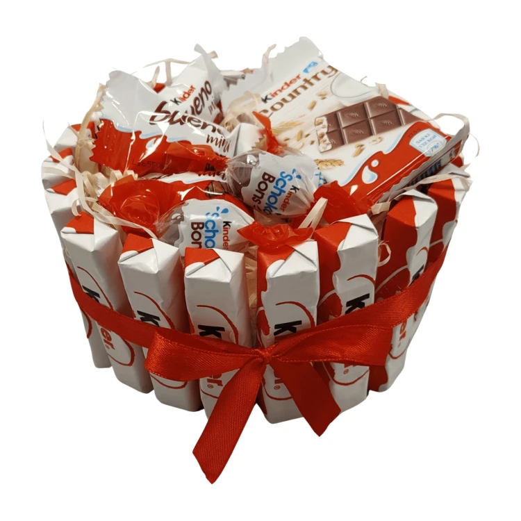 Tort Kinder na białym tle – czekoladki Kinder, Country, Bueno Mini i Schoko-Bons z czerwoną kokardą