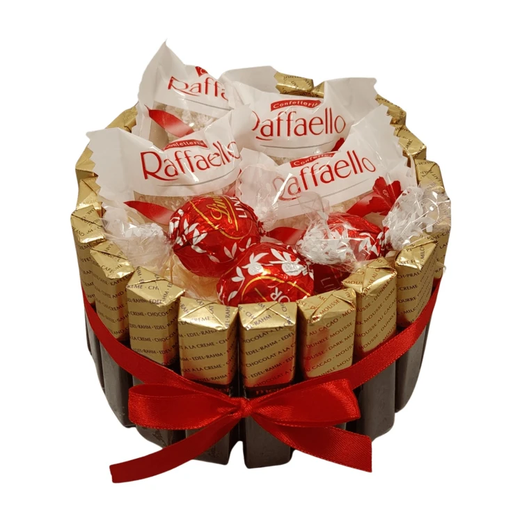 Elegancki mini tort z 27 słodyczy Merci, Raffaello i Lindor – widok z przodu