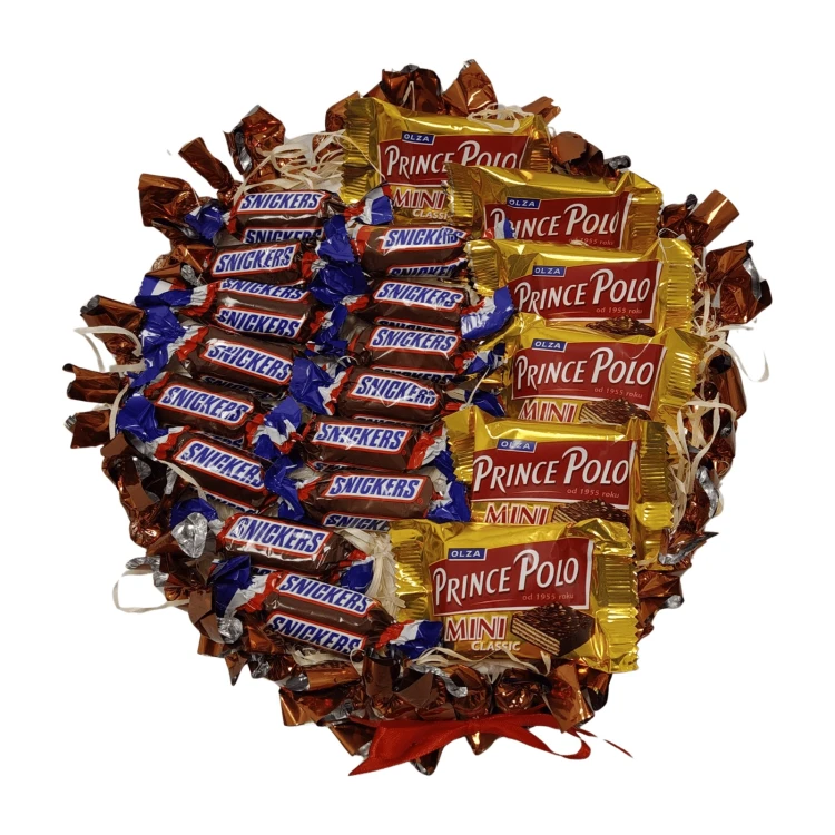 Tort KSP widziany z góry – 14 mini batonów Snickers i wafelki Prince Polo Mini