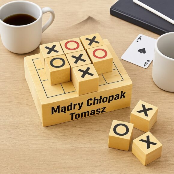 Drewniana gra kółko i krzyżyk Mądry Chłopak Tomasz, personalizowany prezent na Dzień Chłopaka