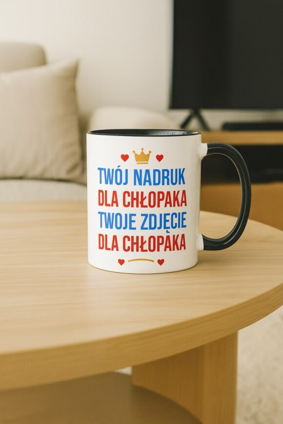 Kubek ceramiczny biały z czarnym uchem, przygotowany pod nadruk personalizowany dla chłopaka