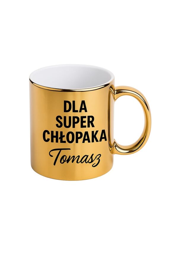 Złoty kubek ceramiczny z napisem „Dla Super Chłopaka Tomasz” – ujęcie na białym tle