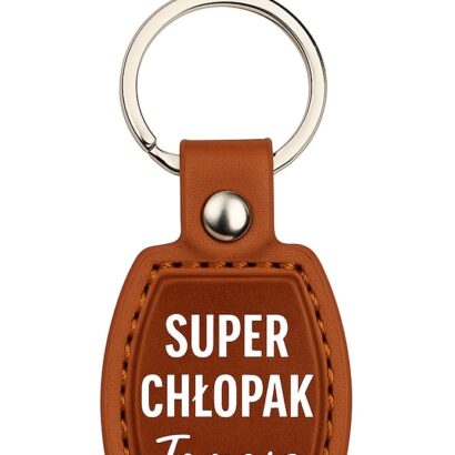 Elegancki brelok skórzano-metalowy w kolorze brązowym z napisem Super Chłopak Tomasz